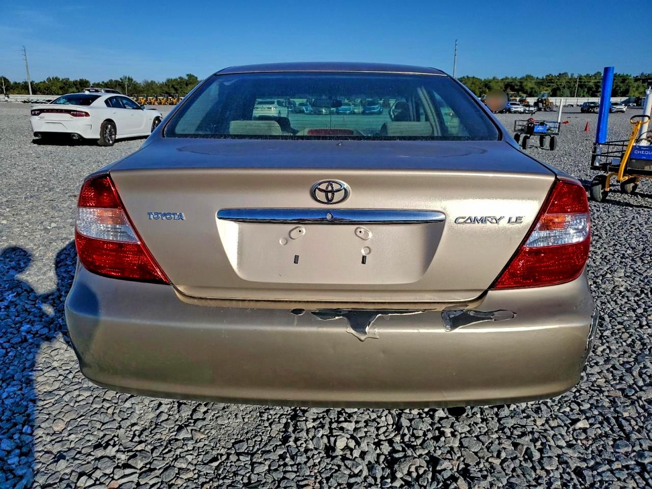 Toyota Camry Le Image 3