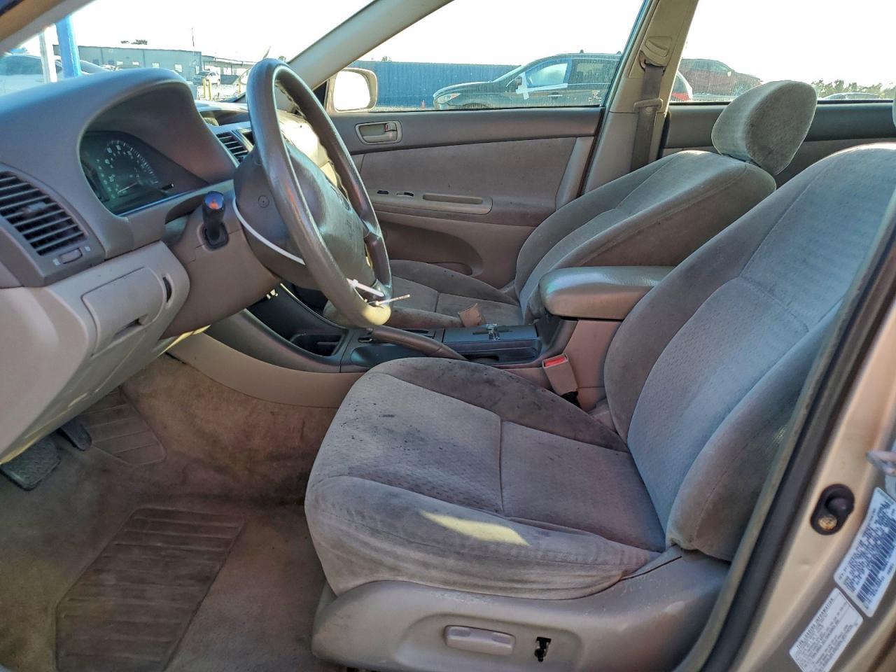 Toyota Camry Le Image 7