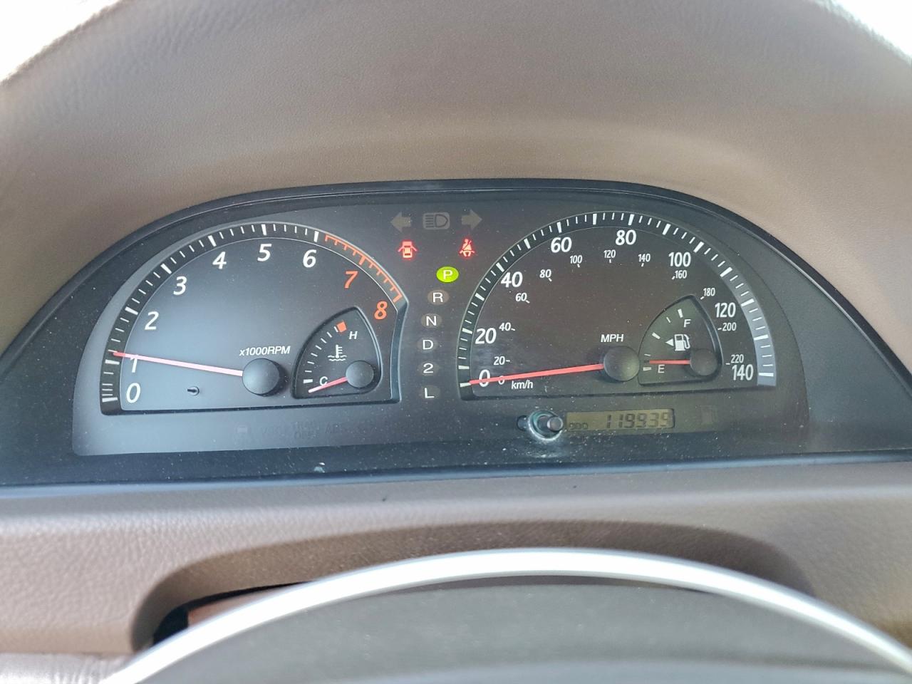 Toyota Camry Le Image 6