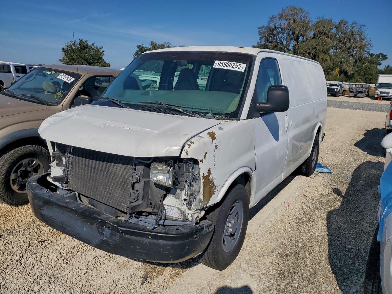 Chevrolet Express Image 1