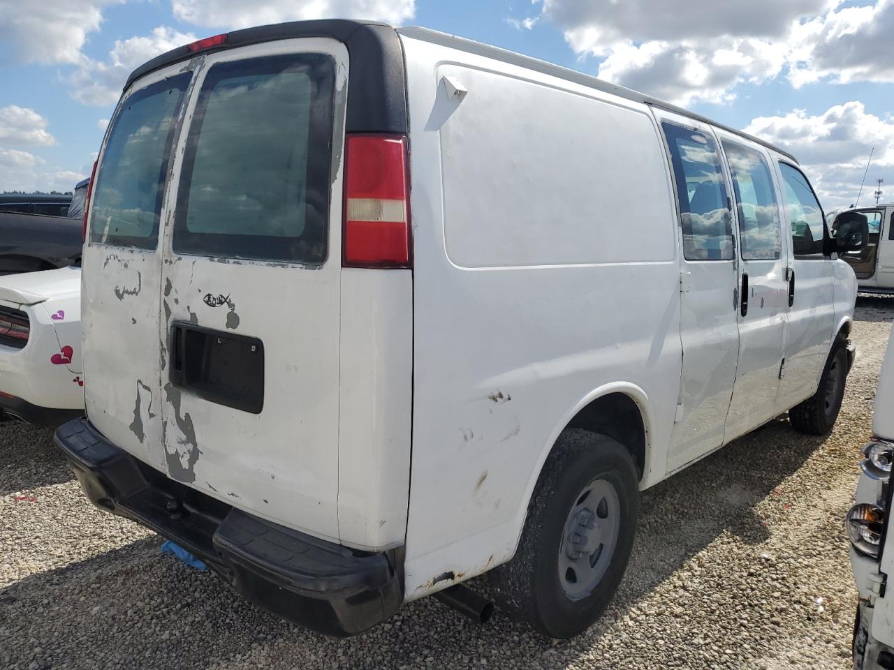 Chevrolet Express Image 4
