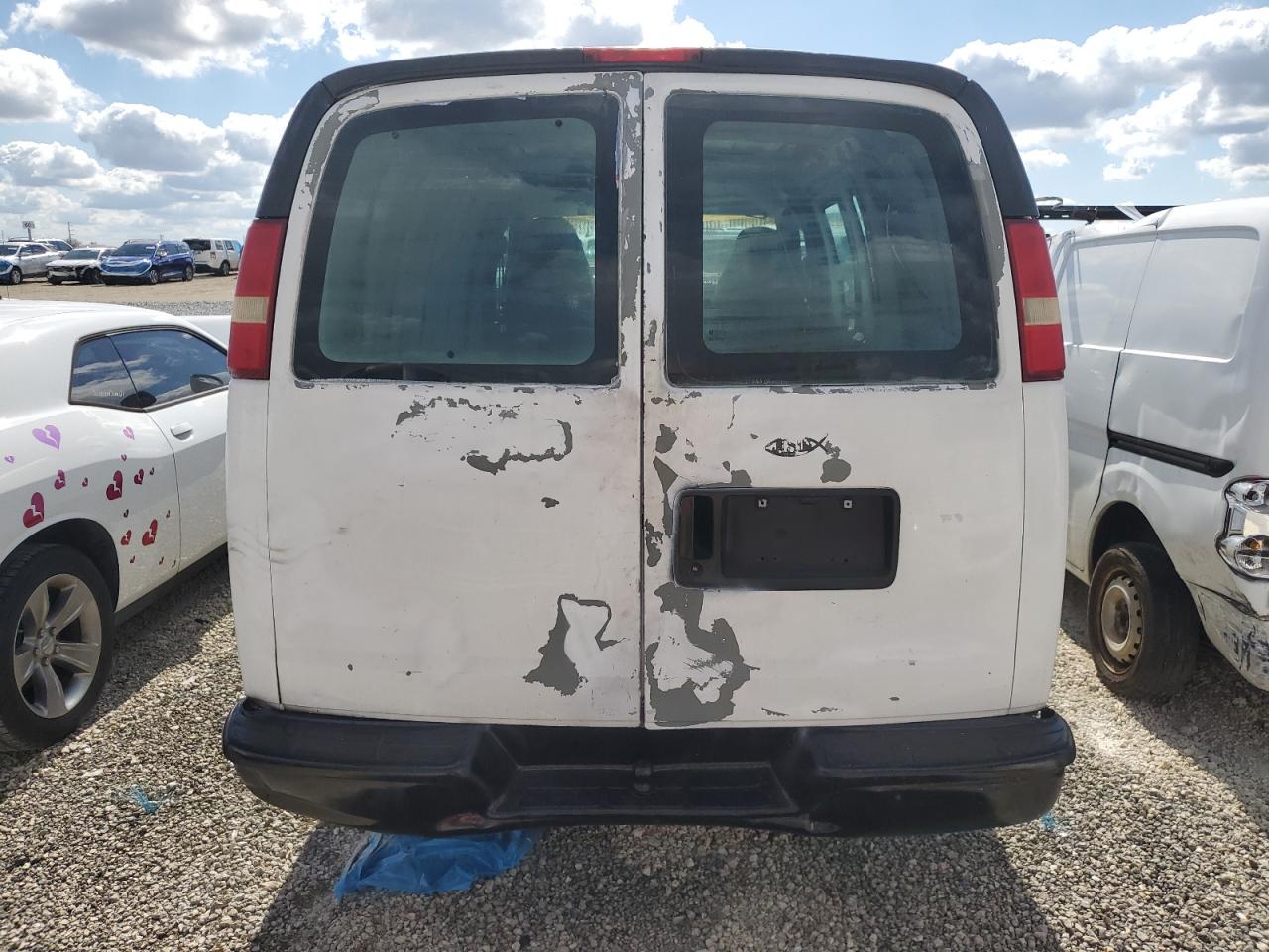 Chevrolet Express Image 7