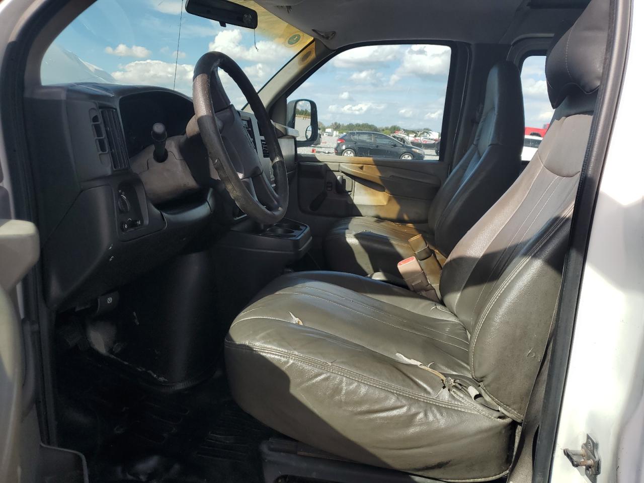 Chevrolet Express Image 3