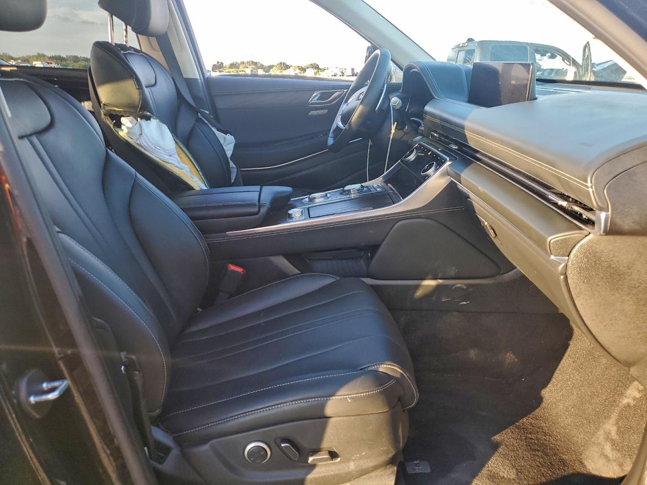 Genesis GV80 Base Image 5