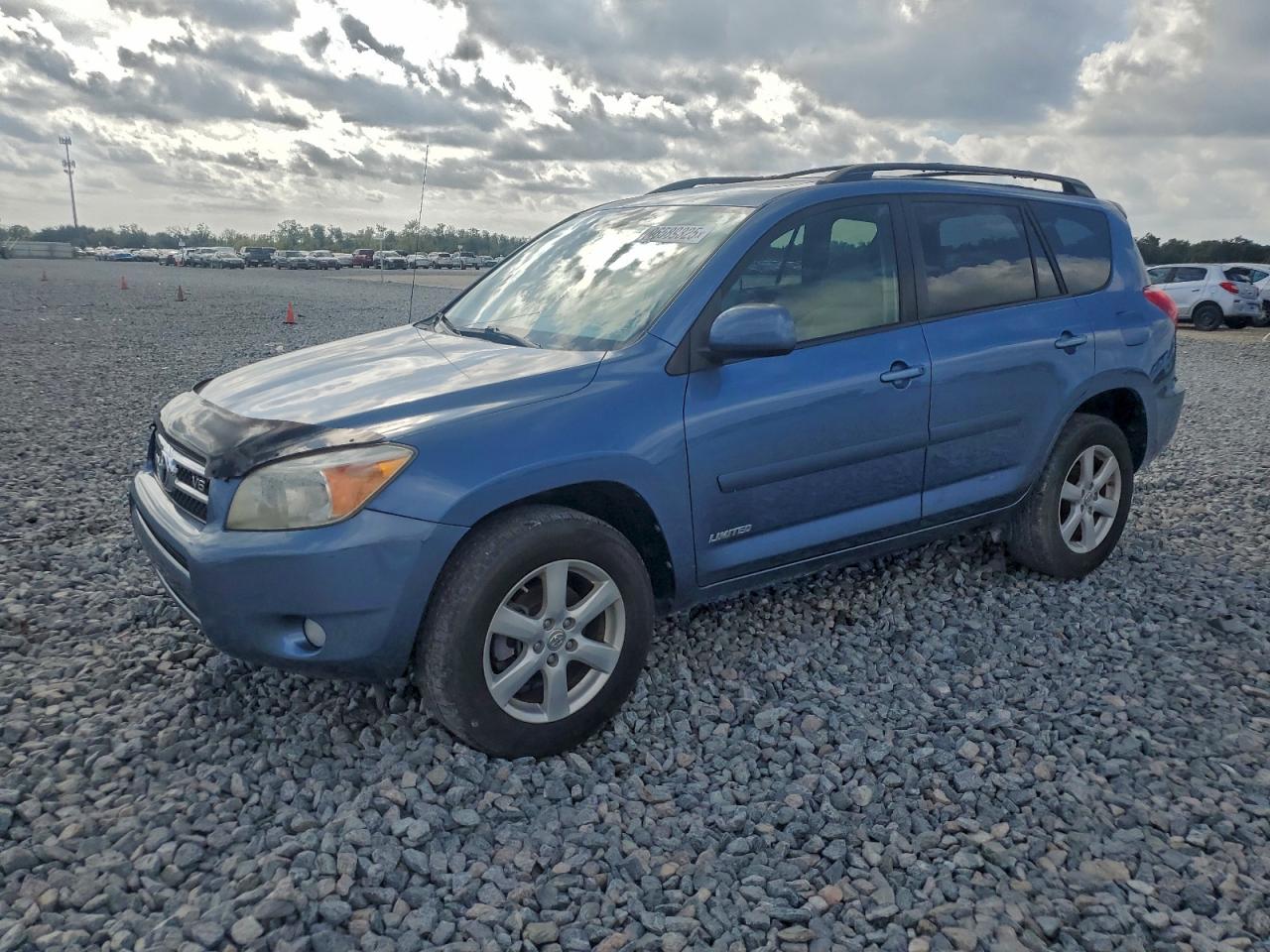 Toyota RAV4 Limited Image 1
