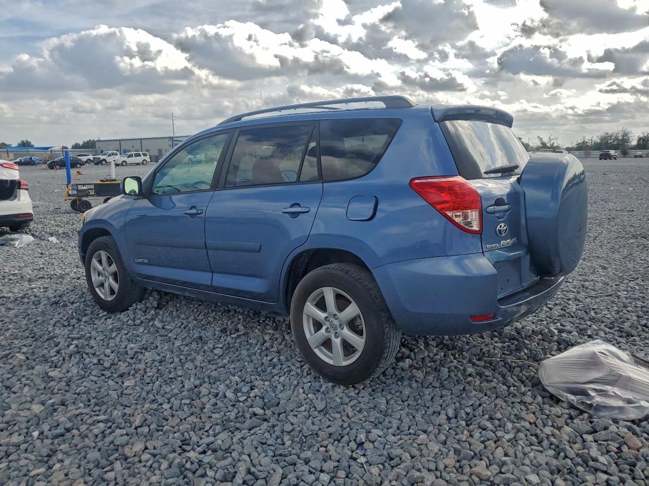 Toyota RAV4 Limited Image 5