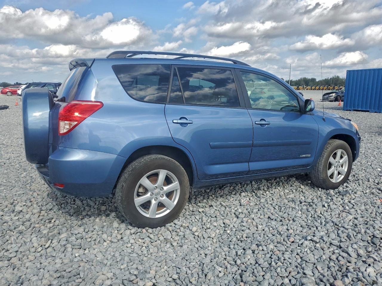 Toyota RAV4 Limited Image 2