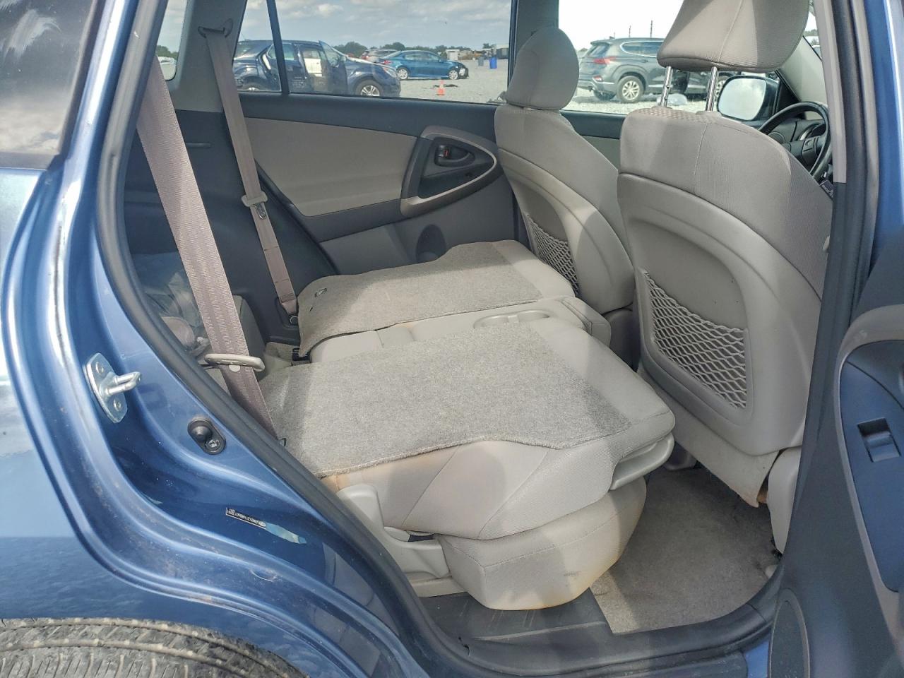 Toyota RAV4 Limited Image 8