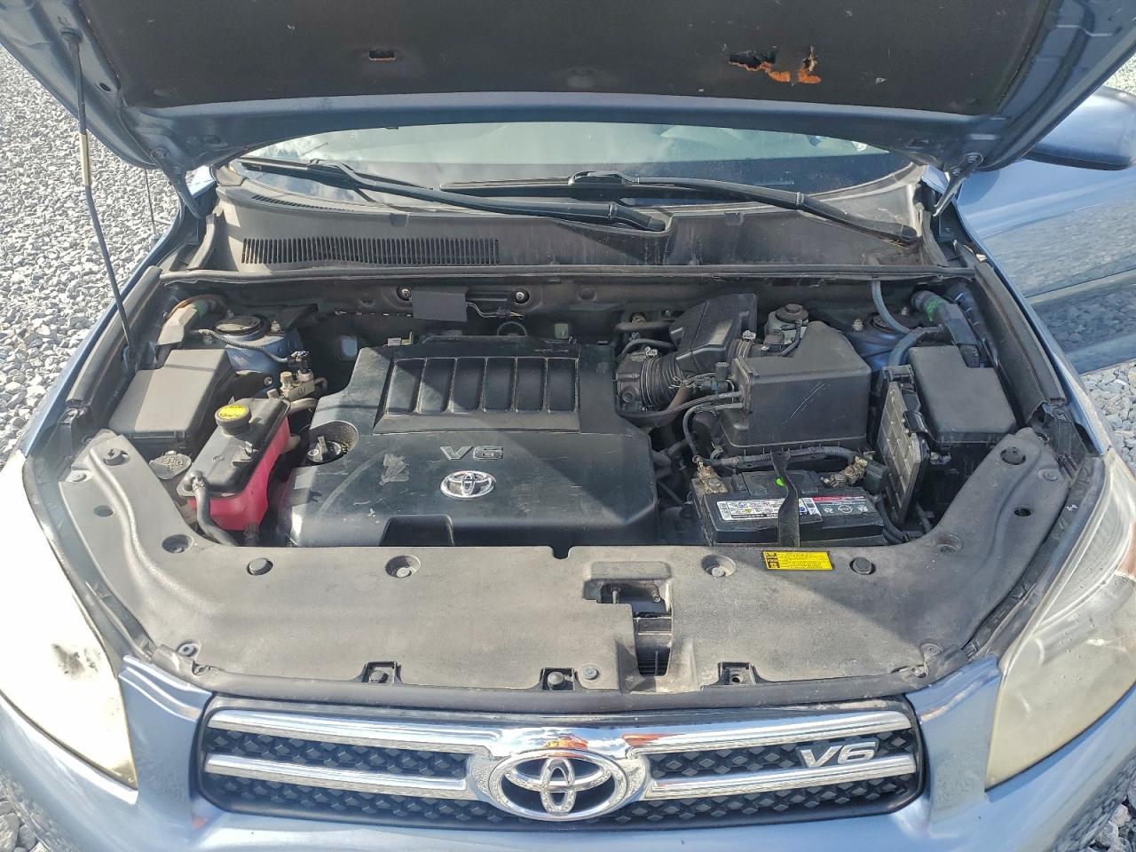 Toyota RAV4 Limited Image 12