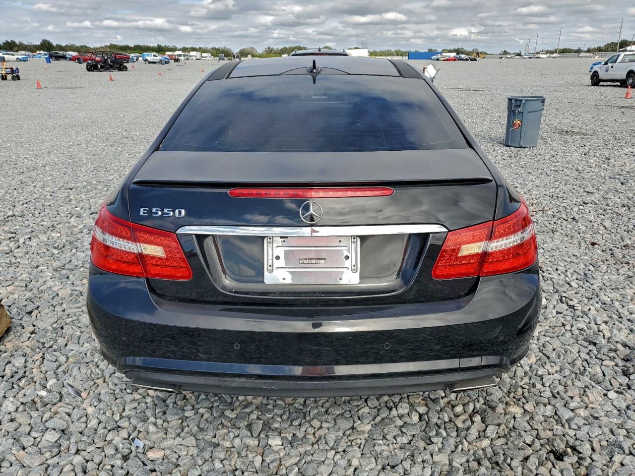 Mercedes-Benz E-Class 550 Image 10