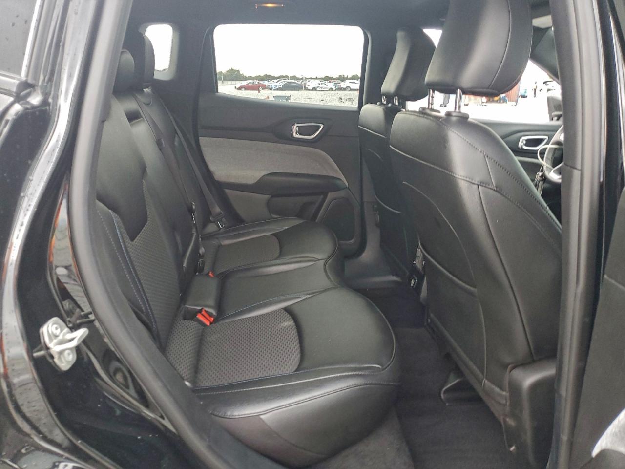 Jeep Compass Latitude Image 2