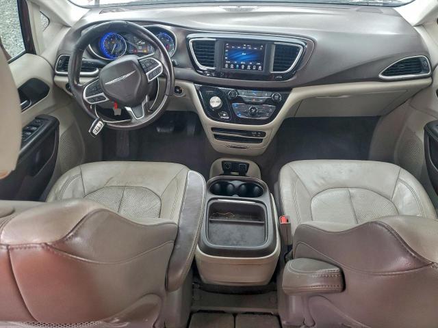 Chrysler Pacifica Touring L Image 3