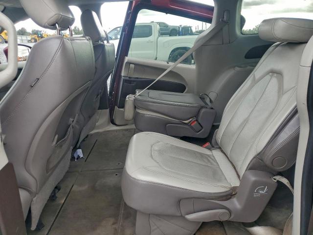 Chrysler Pacifica Touring L Image 2