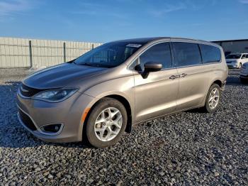 Salvage Chrysler Pacifica