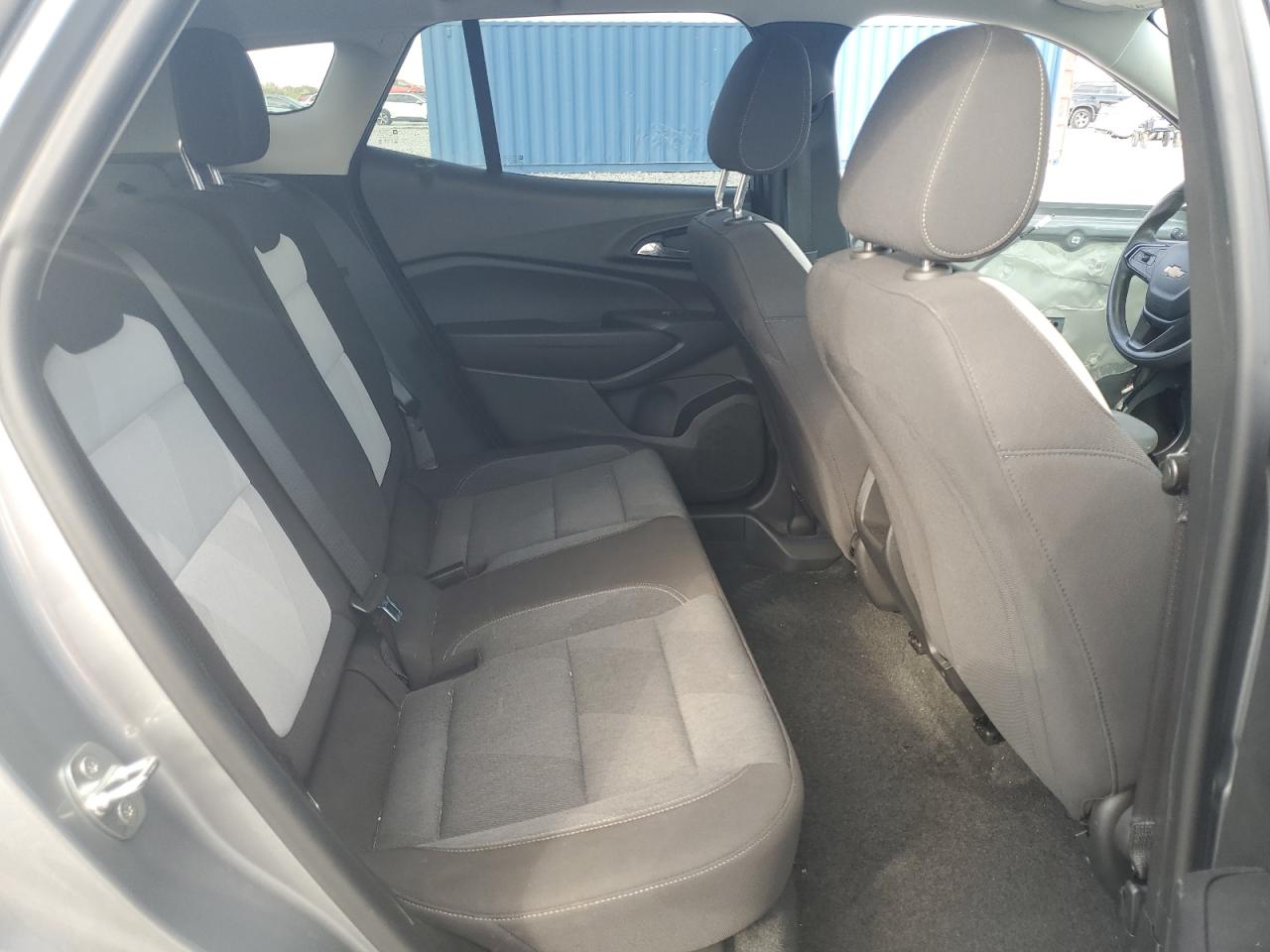 Chevrolet Trax Ls Image 4