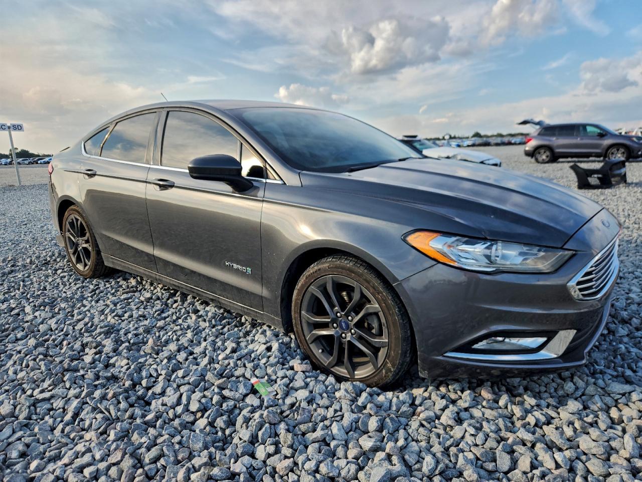 Ford Fusion Se Hybrid Image 11