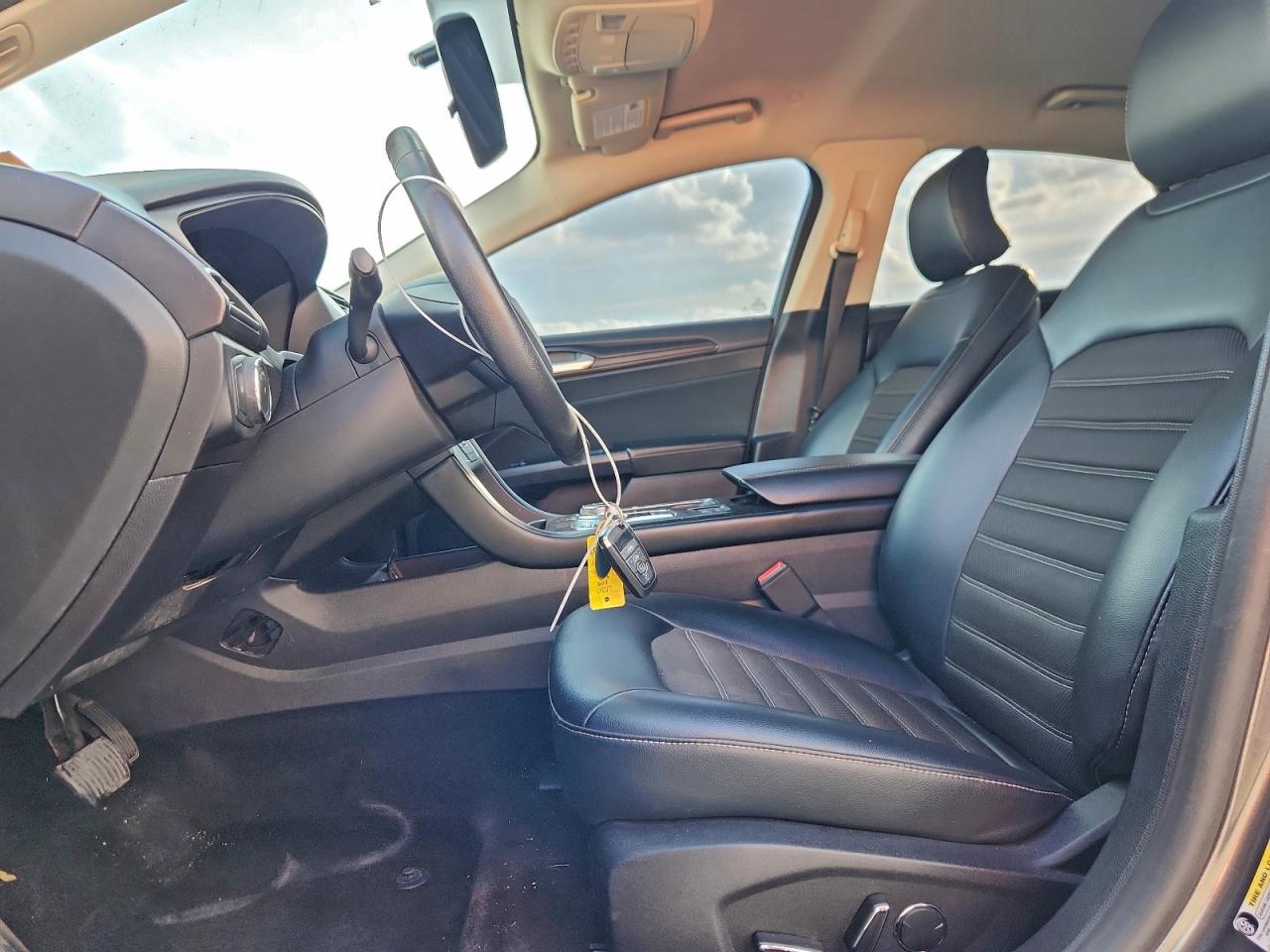 Ford Fusion Se Hybrid Image 4