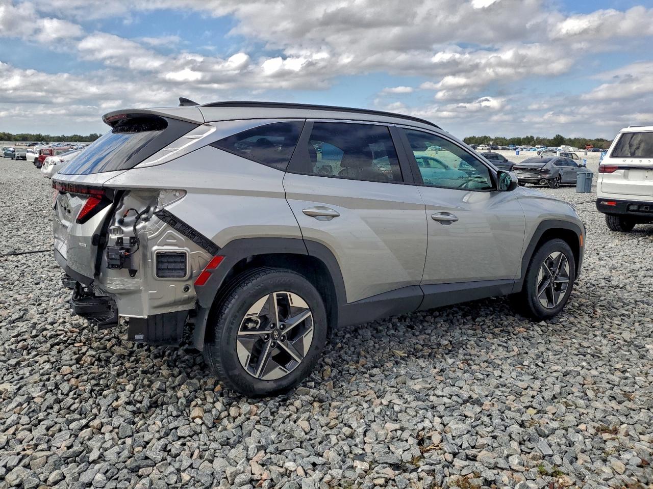 Hyundai TUCSON Sel Image 2