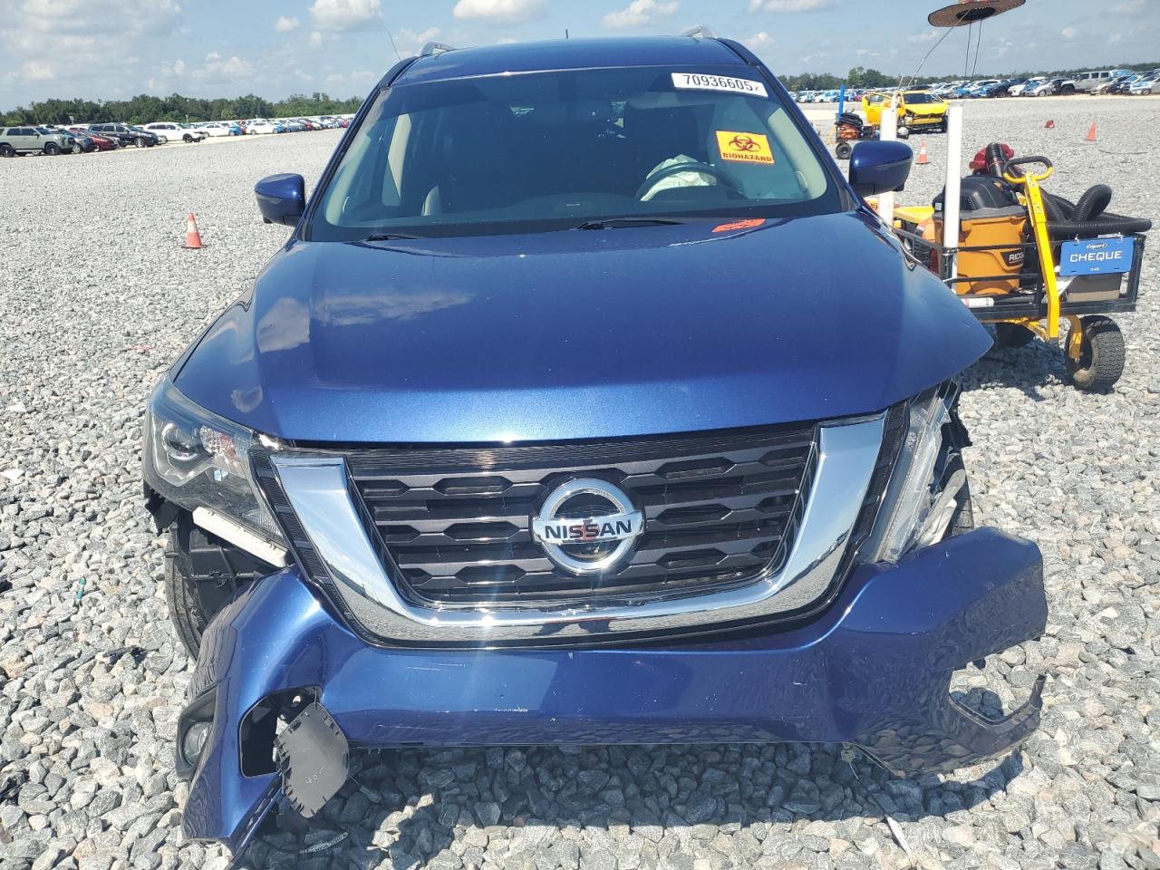 Nissan Pathfinder S Image 5