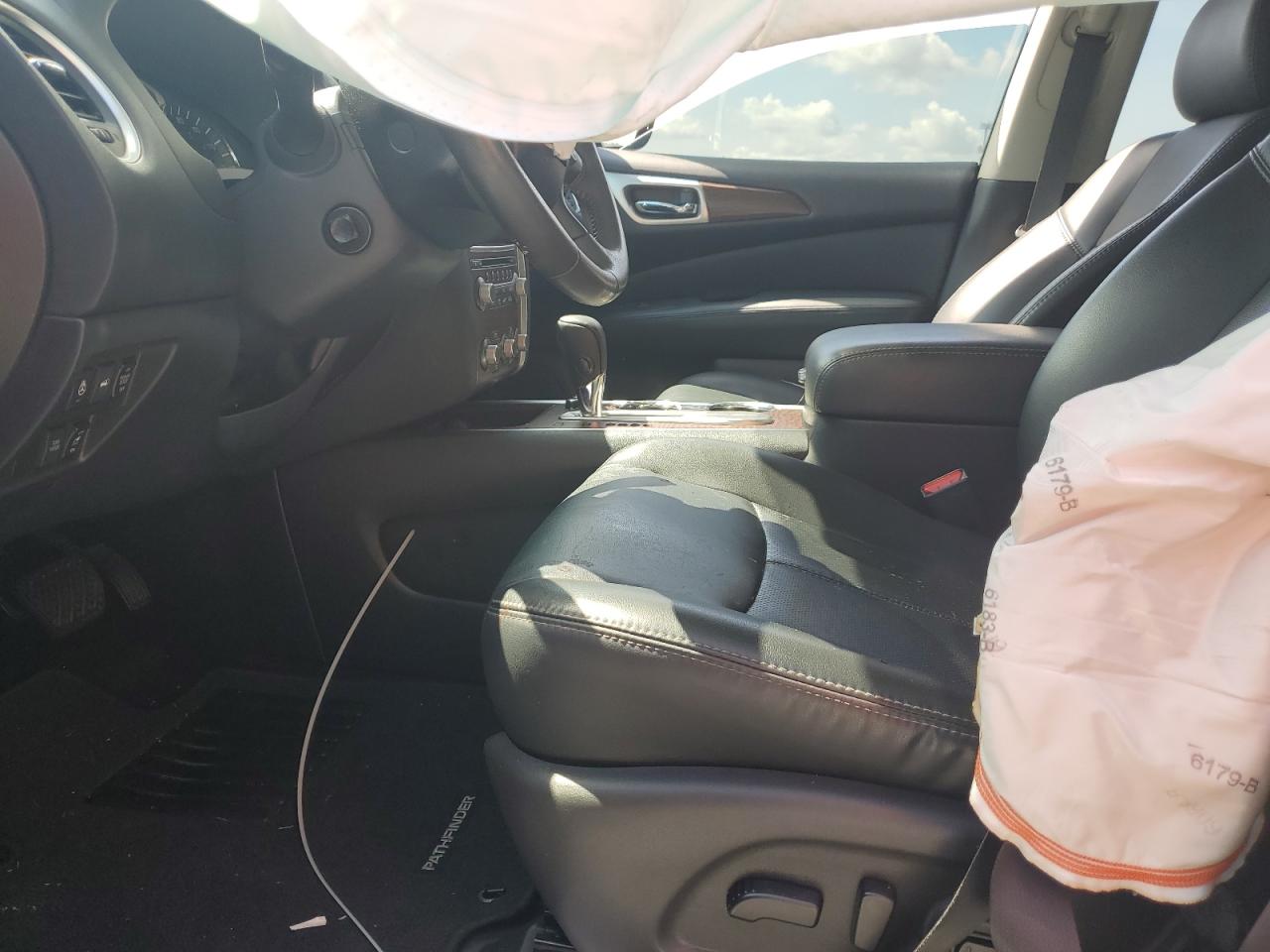 Nissan Pathfinder S Image 10