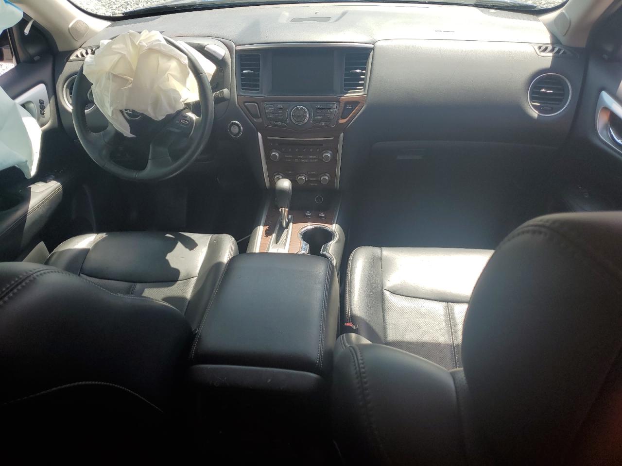 Nissan Pathfinder S Image 9