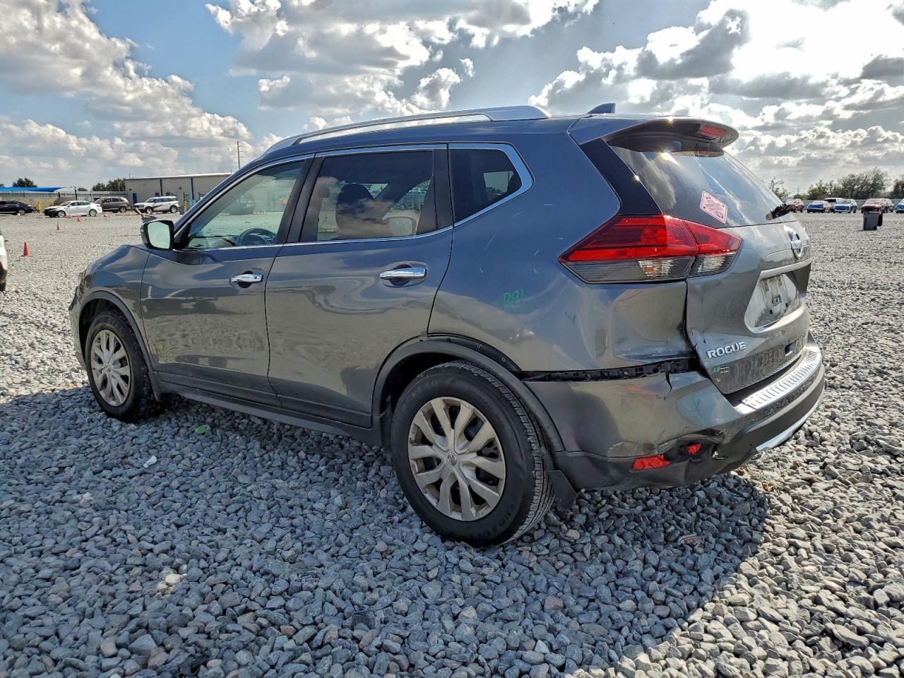 Nissan Rogue S Image 2