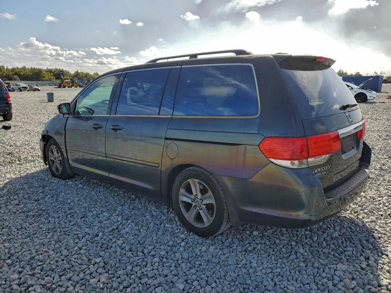 Honda Odyssey Touring Image 5