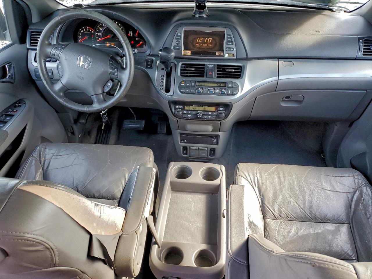 Honda Odyssey Touring Image 3