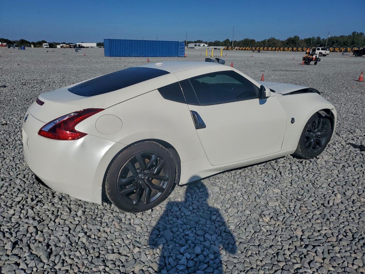 Nissan 370Z Base Image 9