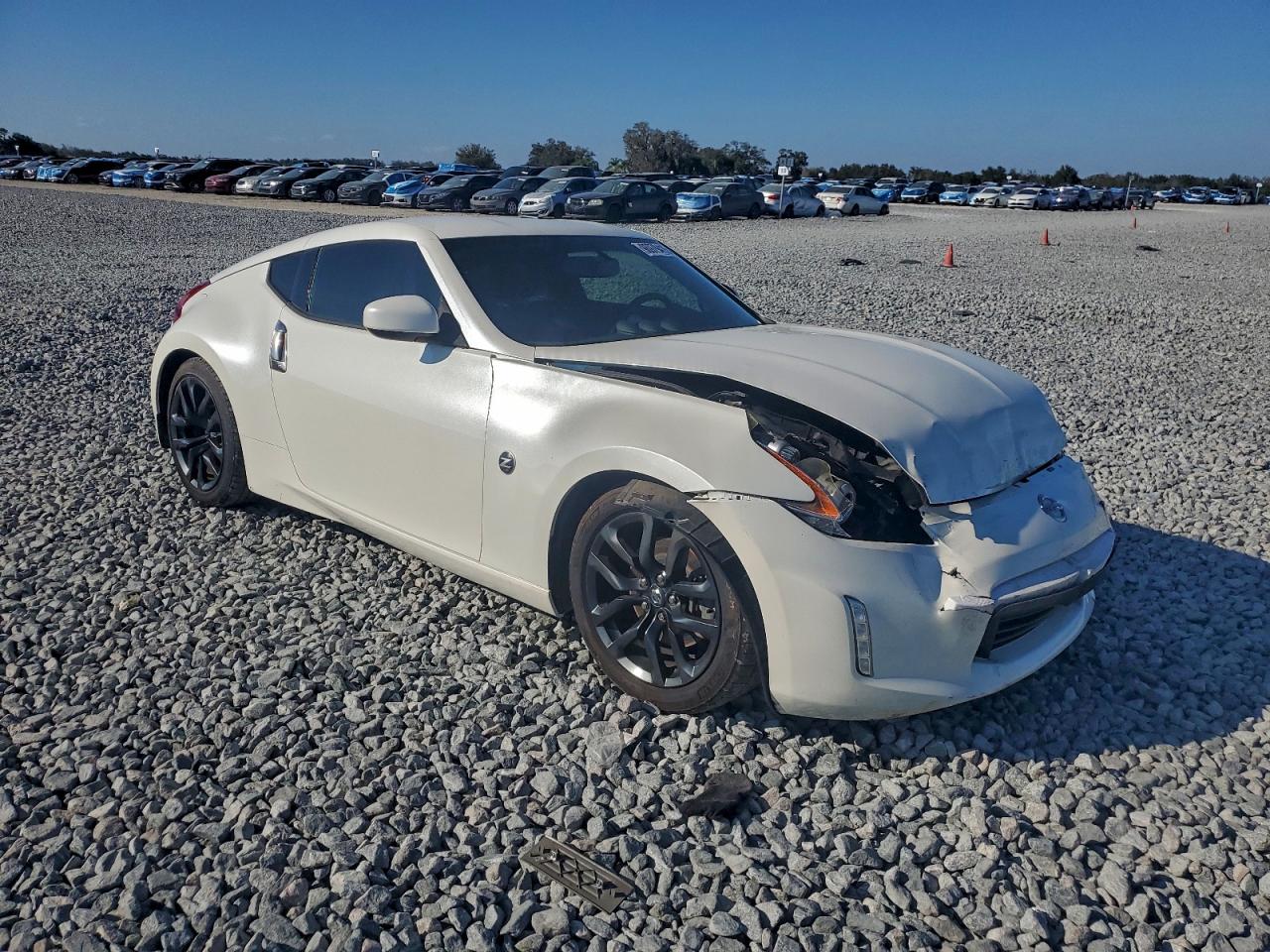 Nissan 370Z Base Image 8