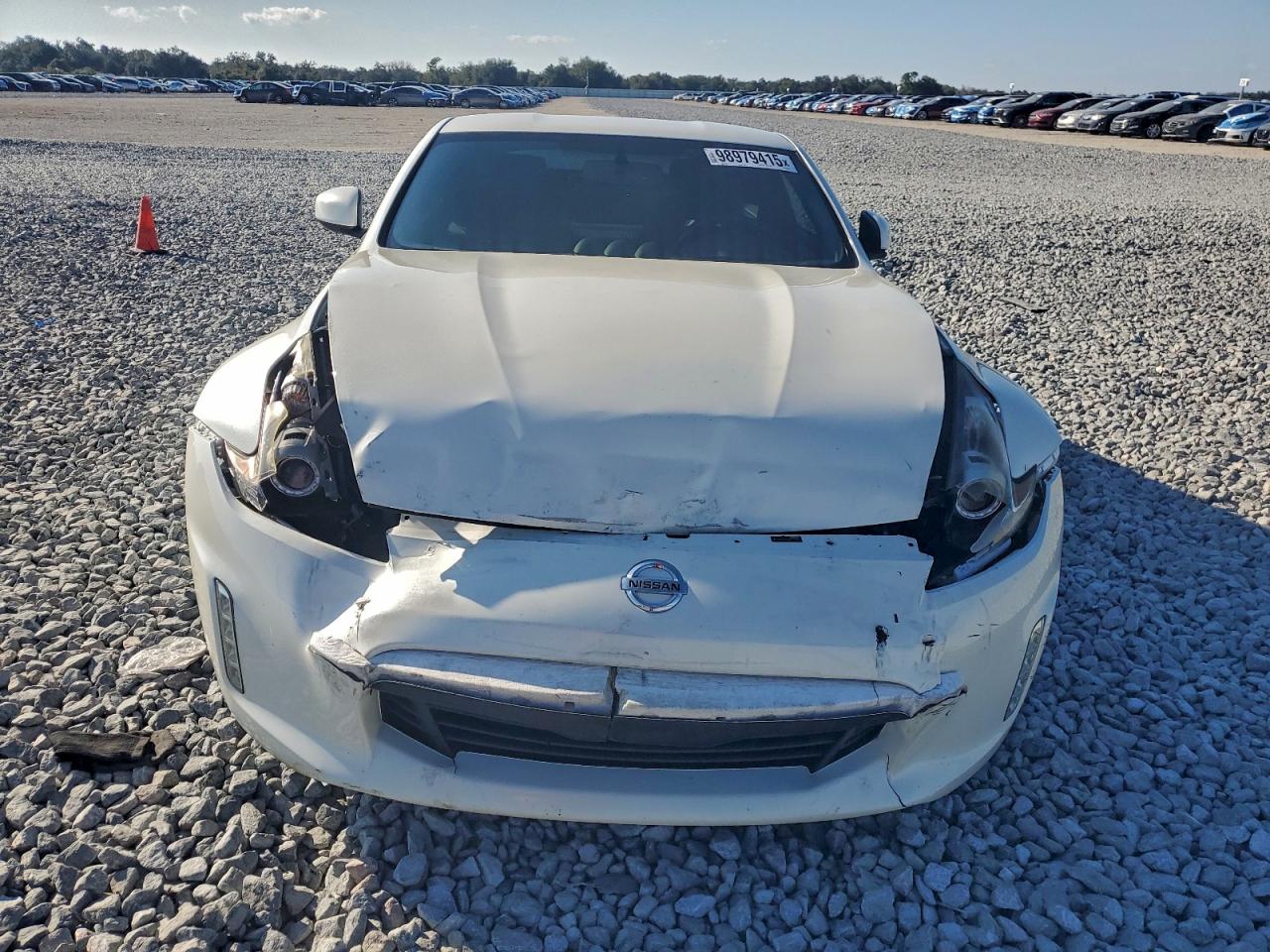 Nissan 370Z Base Image 11