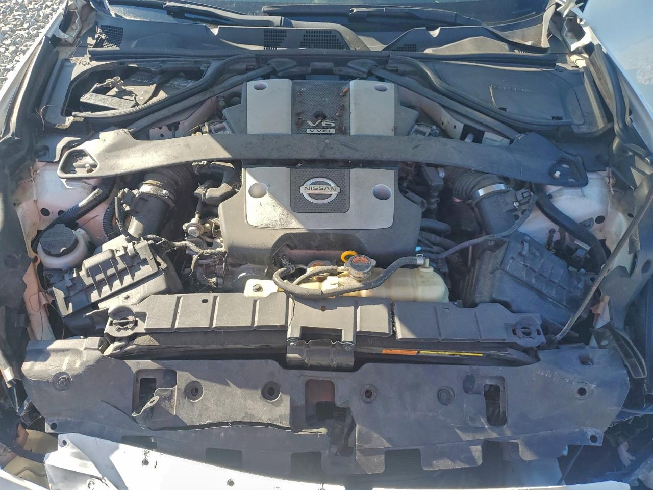 Nissan 370Z Base Image 5