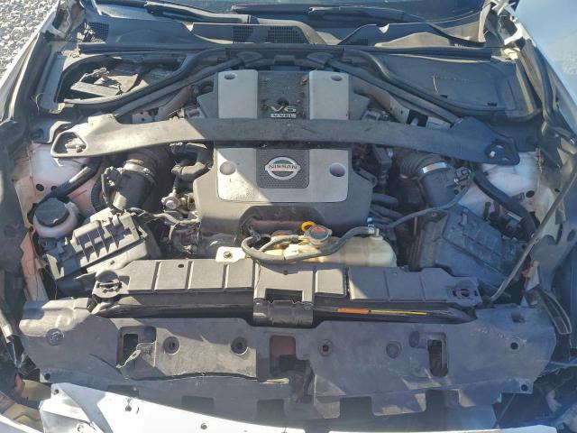 Nissan 370Z Base Image 5