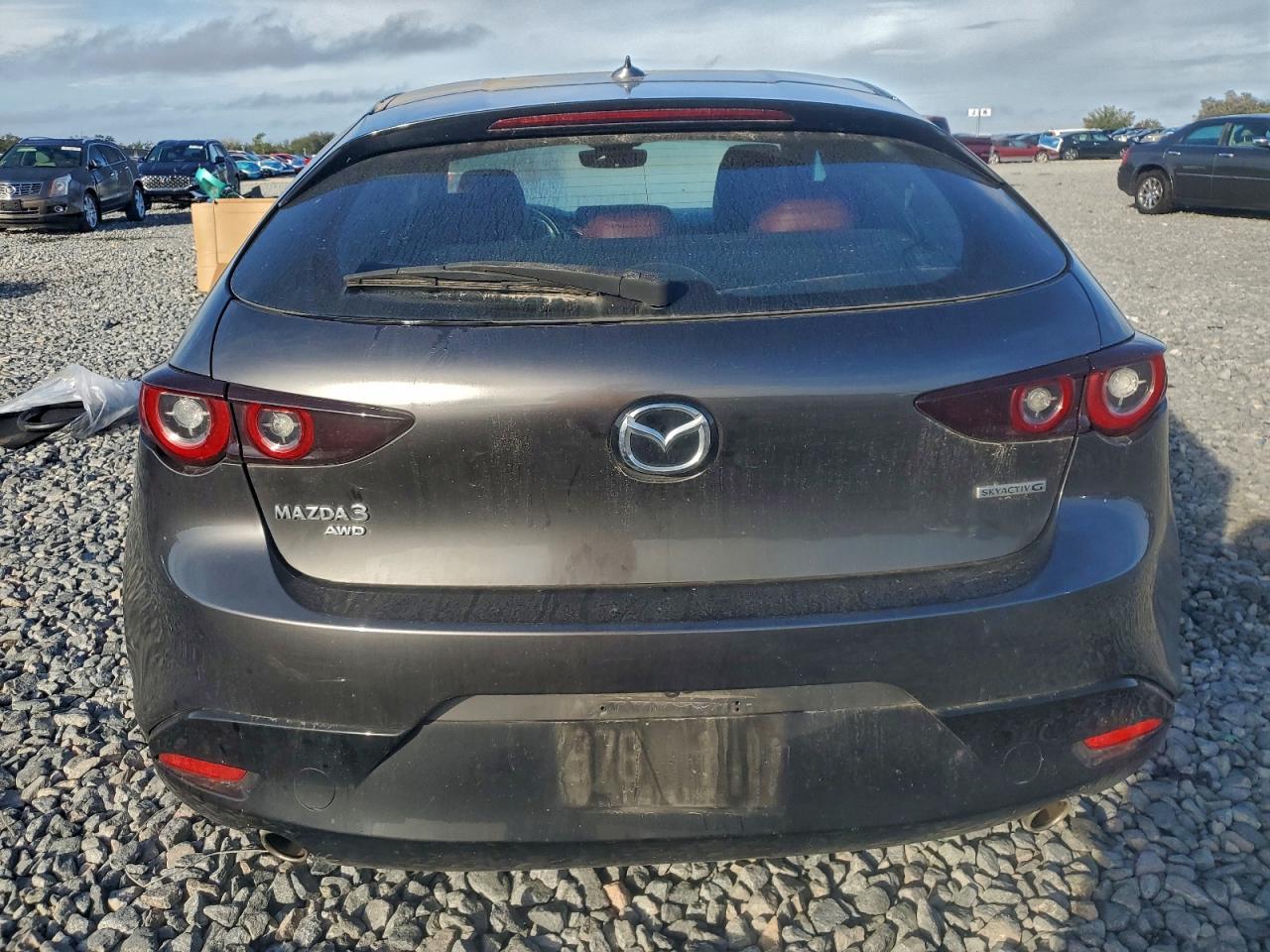 Mazda 3 Premium Image 4