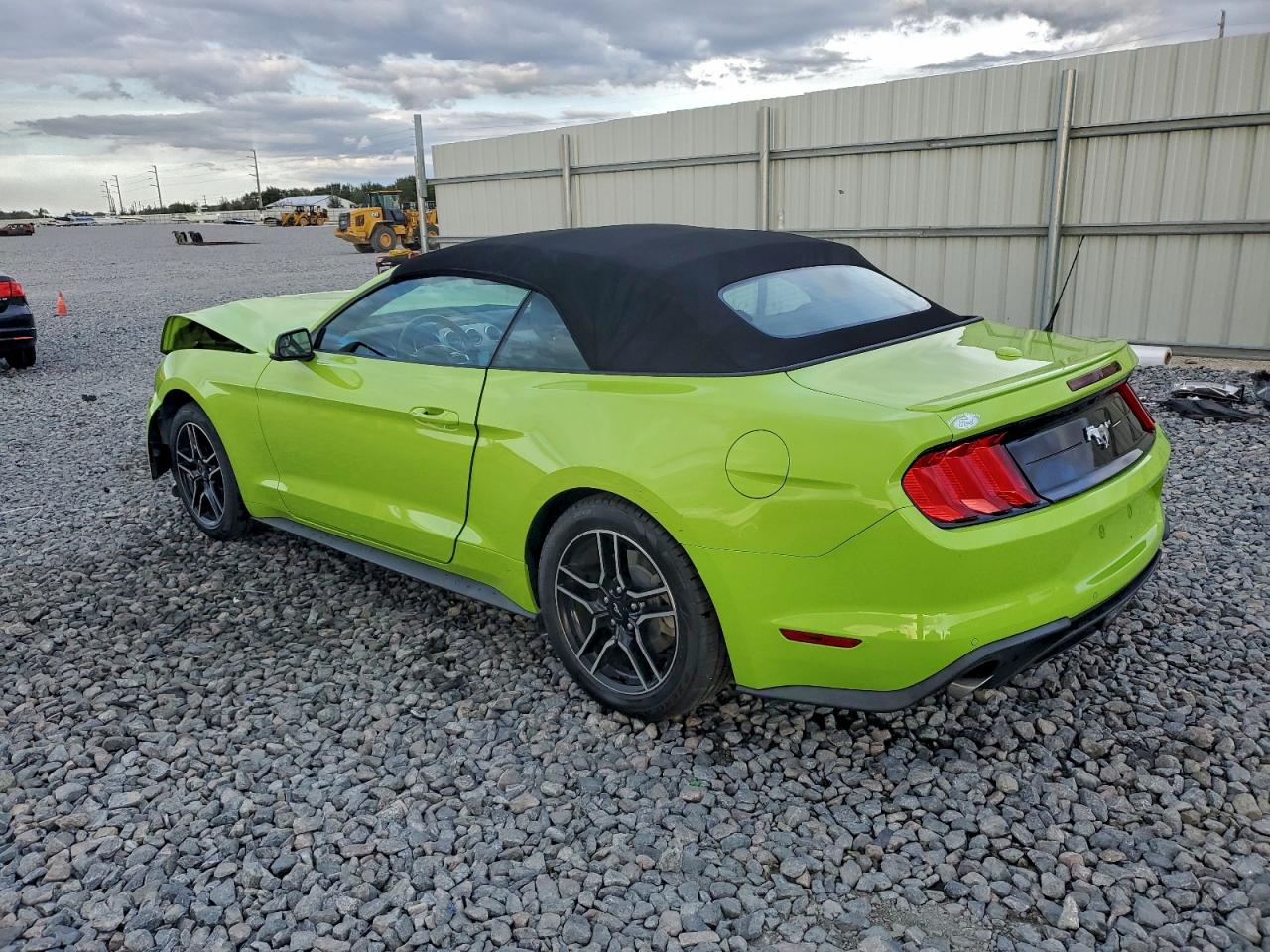 Ford Mustang Image 4