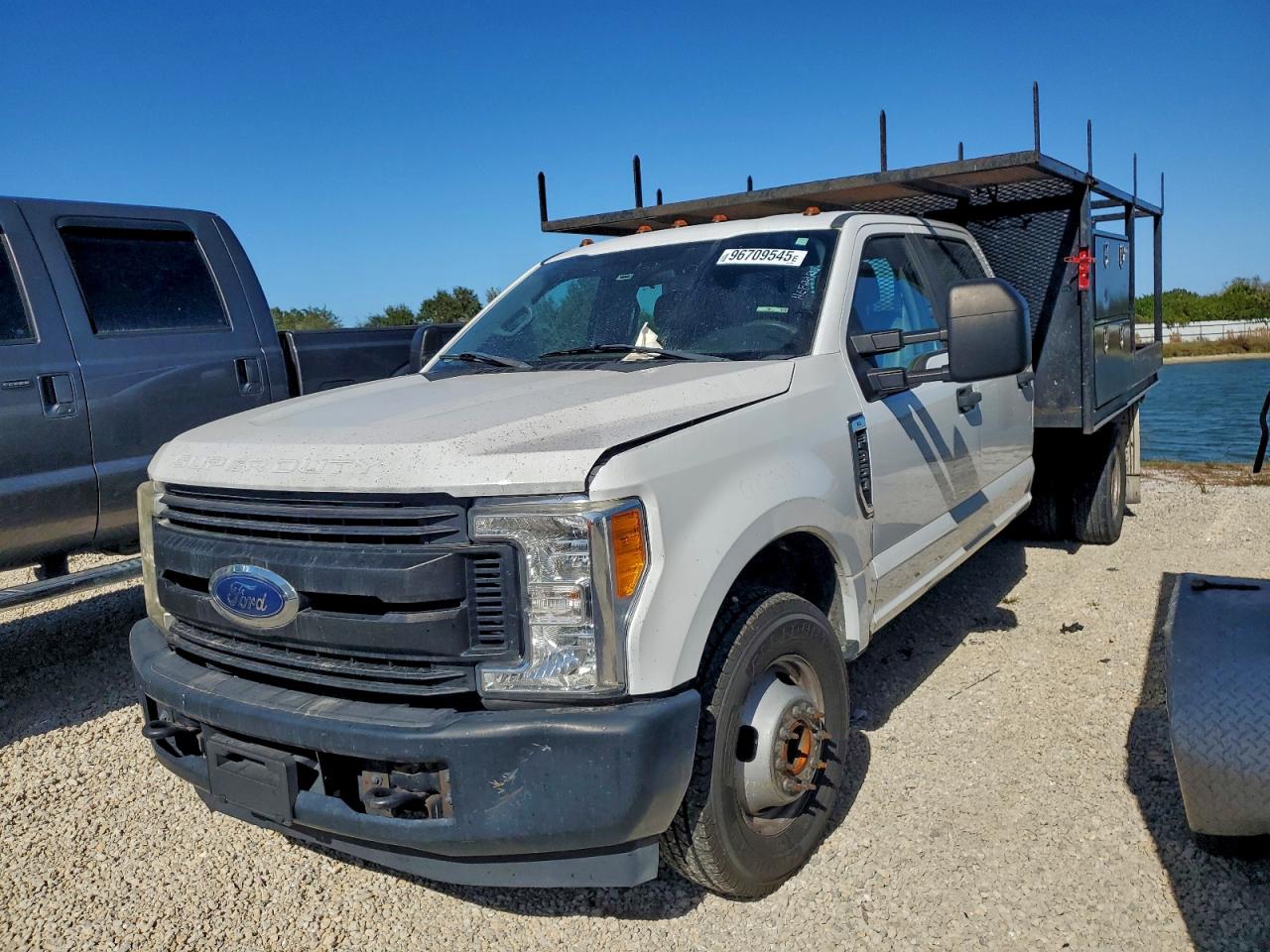 Ford F-350 Super Duty Image 1