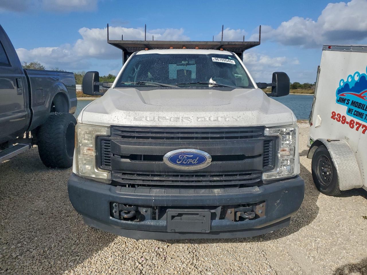 Ford F-350 Super Duty Image 3