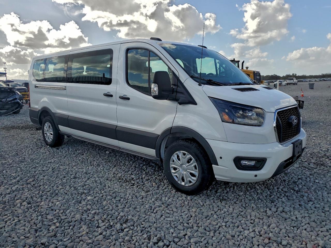 Ford Transit T-350 Image 10