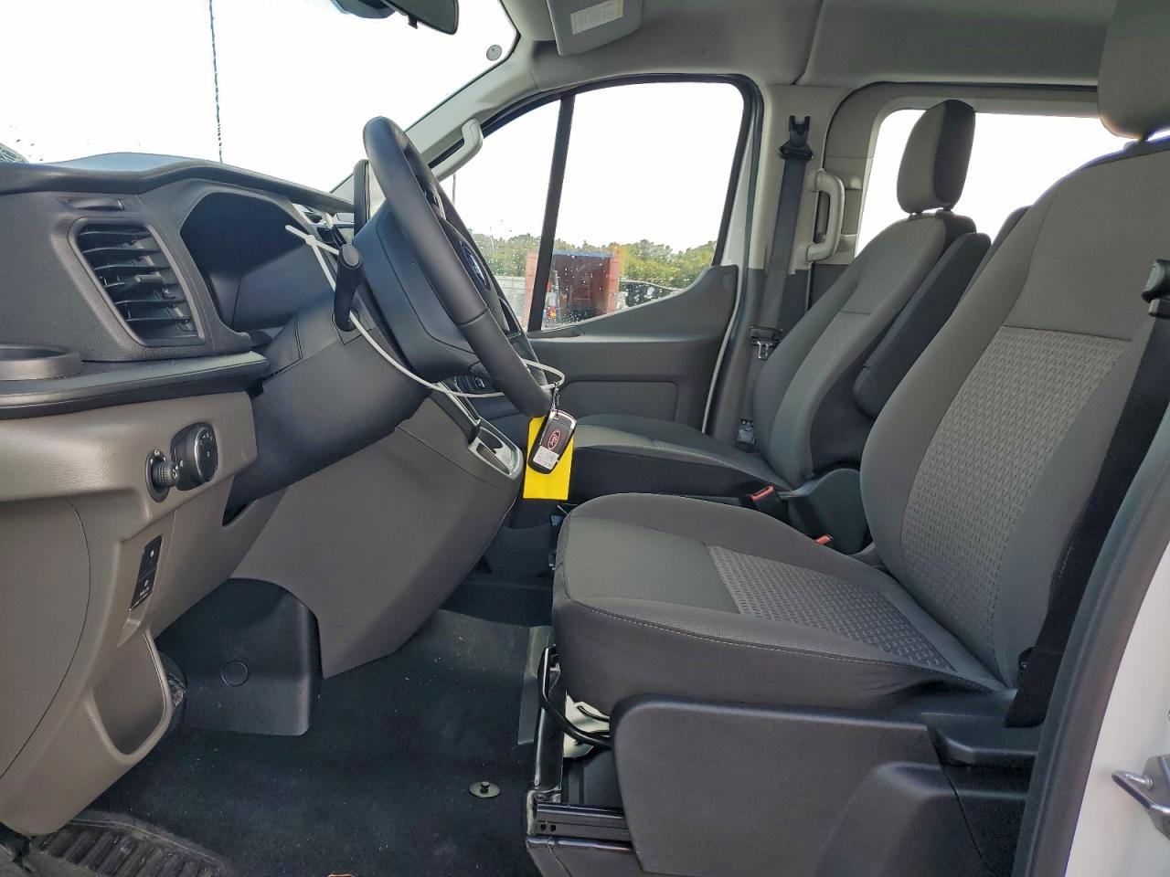 Ford Transit T-350 Image 5