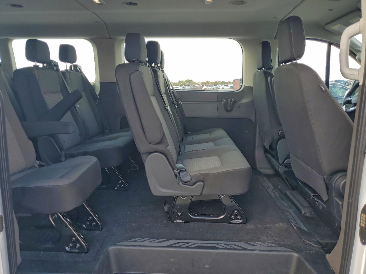 Ford Transit T-350 Image 11