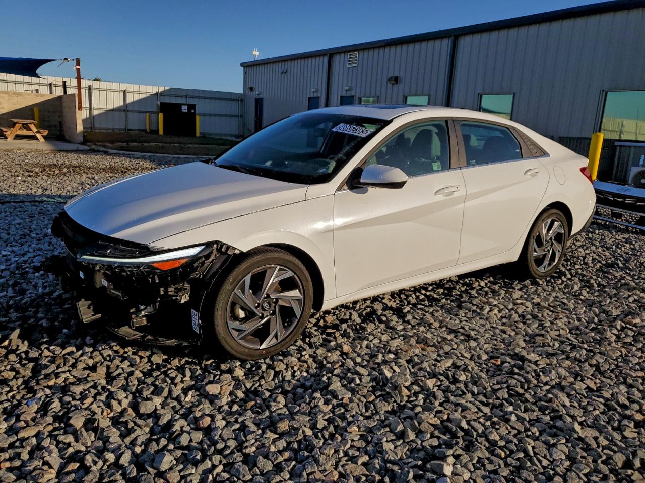 Hyundai ELANTRA Sel Image 1