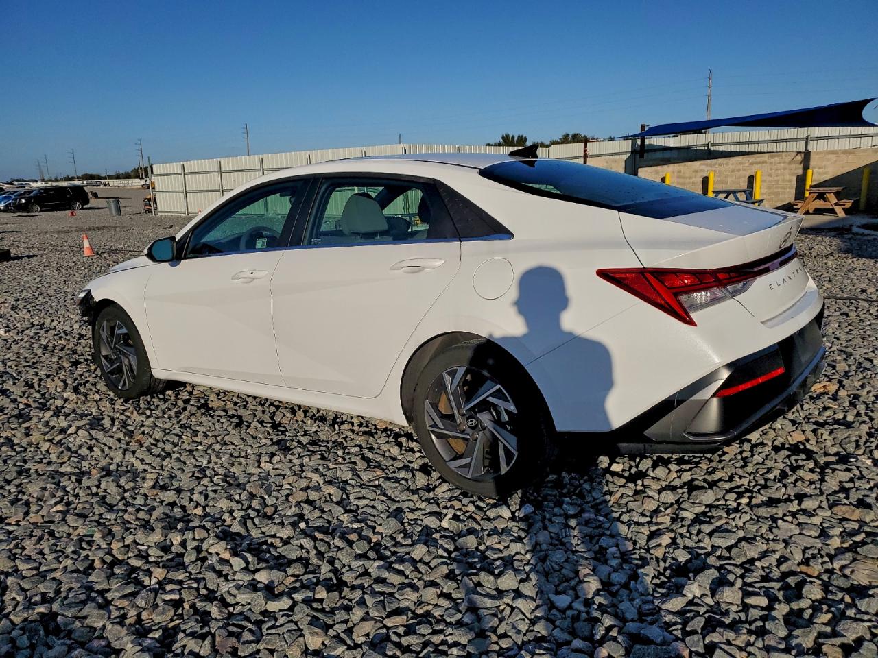 Hyundai ELANTRA Sel Image 4