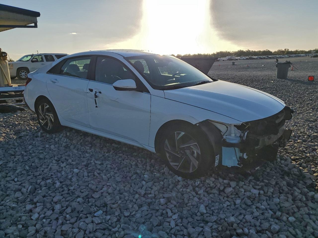 Hyundai ELANTRA Sel Image 2