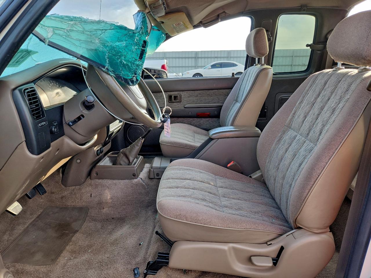 Toyota Tacoma Xtracab Image 11