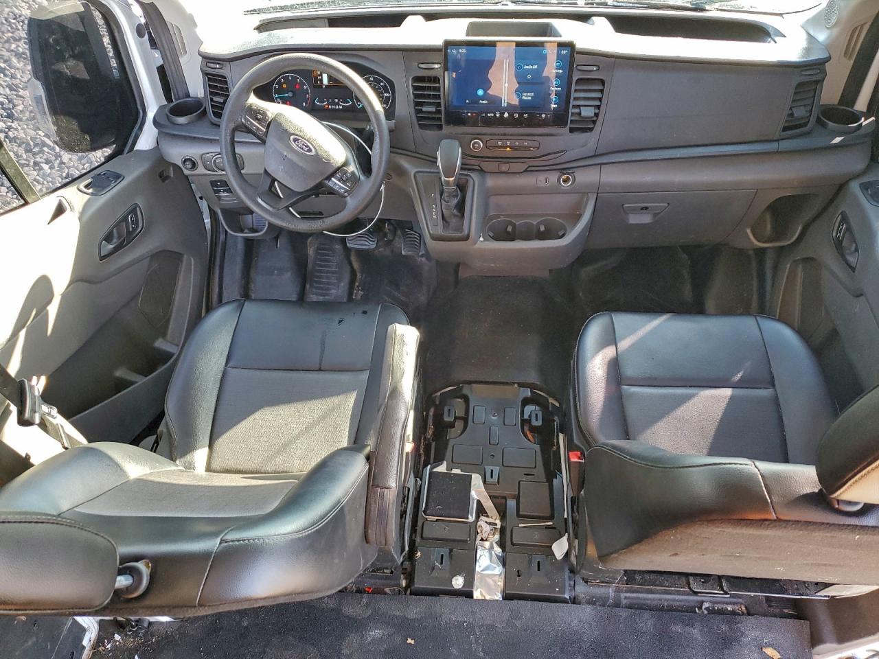 Ford Transit T-150 Image 3