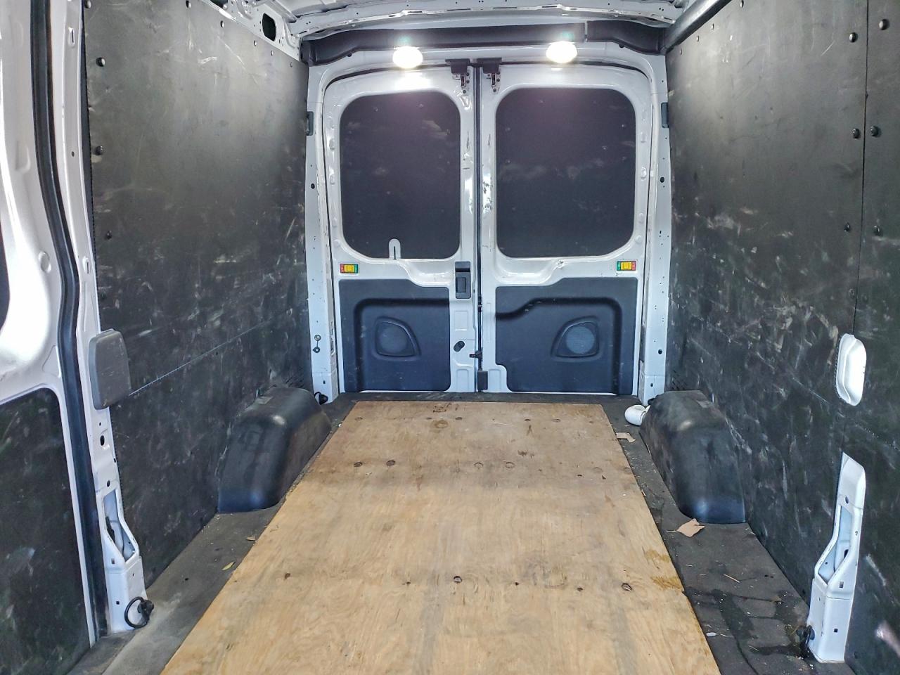 Ford Transit T-150 Image 8