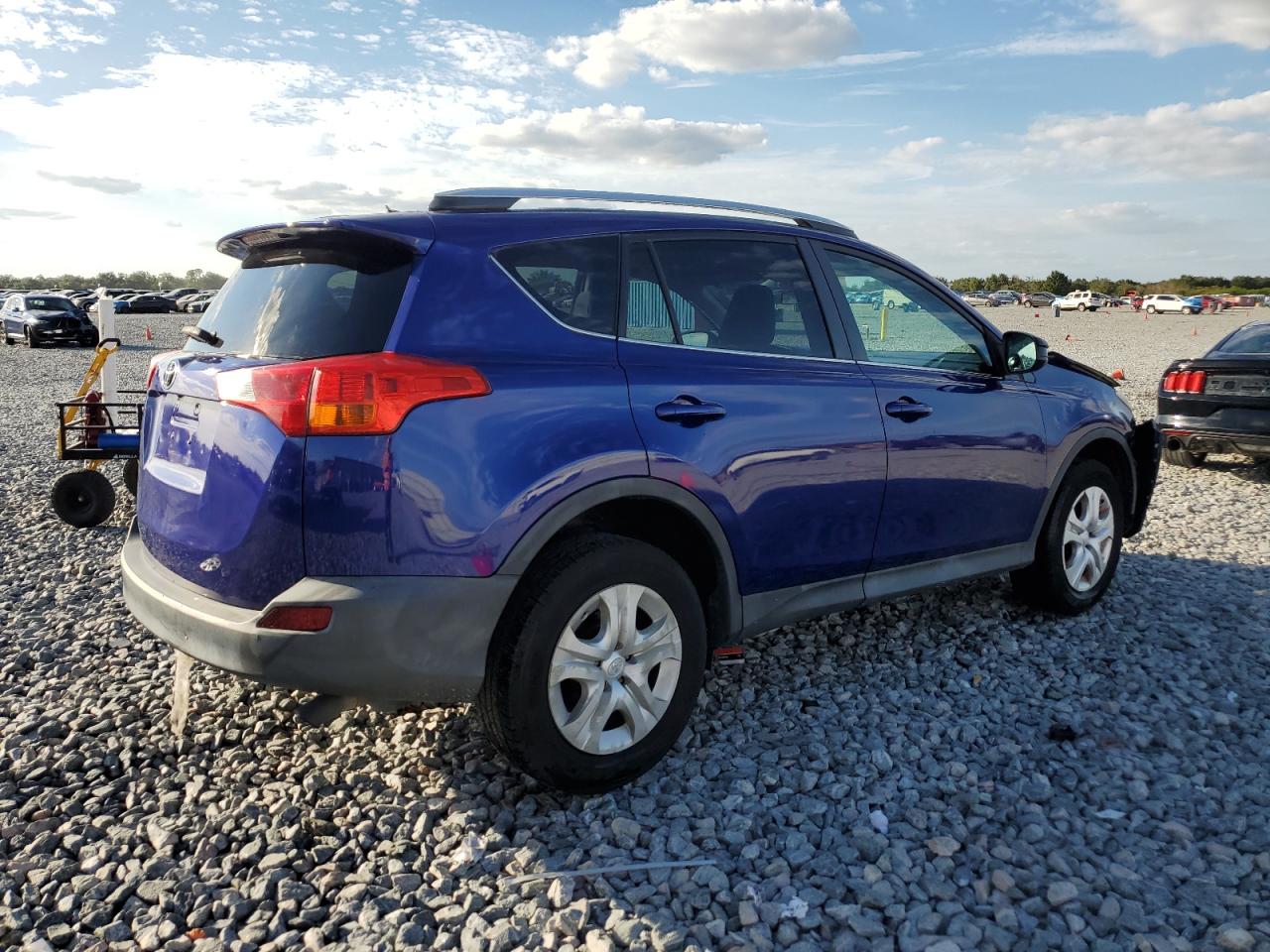 Toyota RAV4 Le Image 7