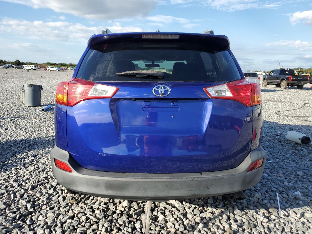 Toyota RAV4 Le Image 13