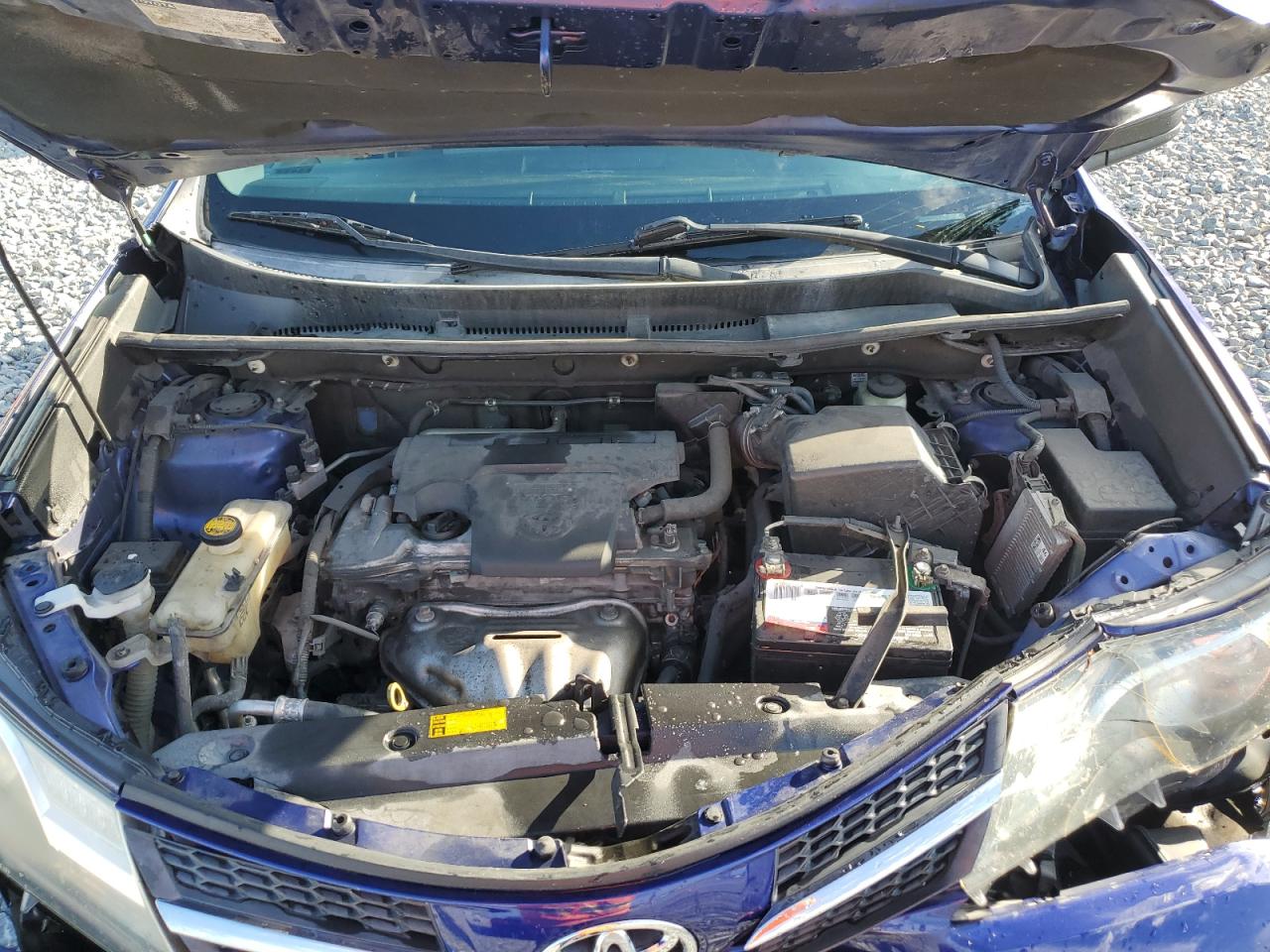 Toyota RAV4 Le Image 10