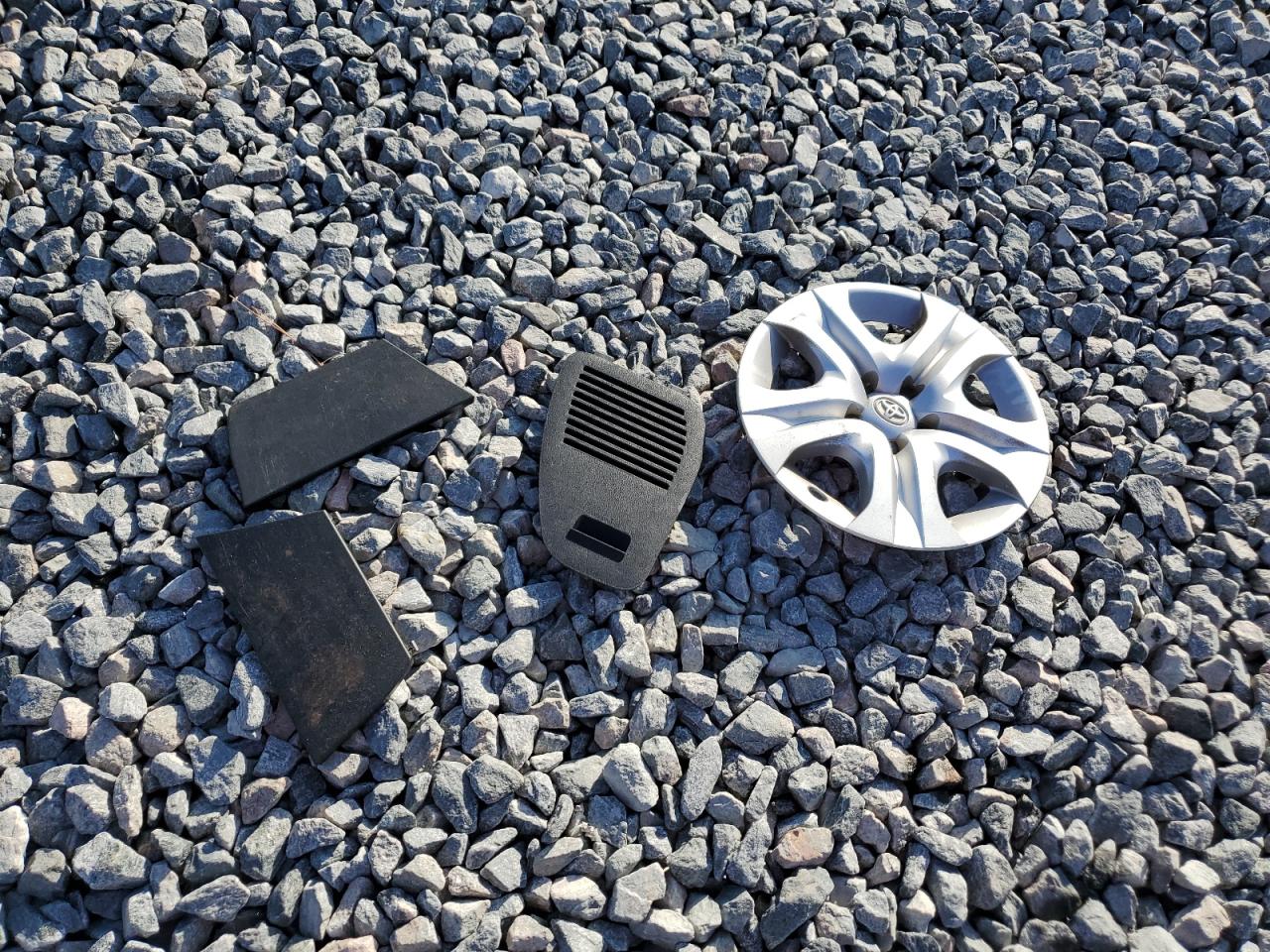 Toyota RAV4 Le Image 2